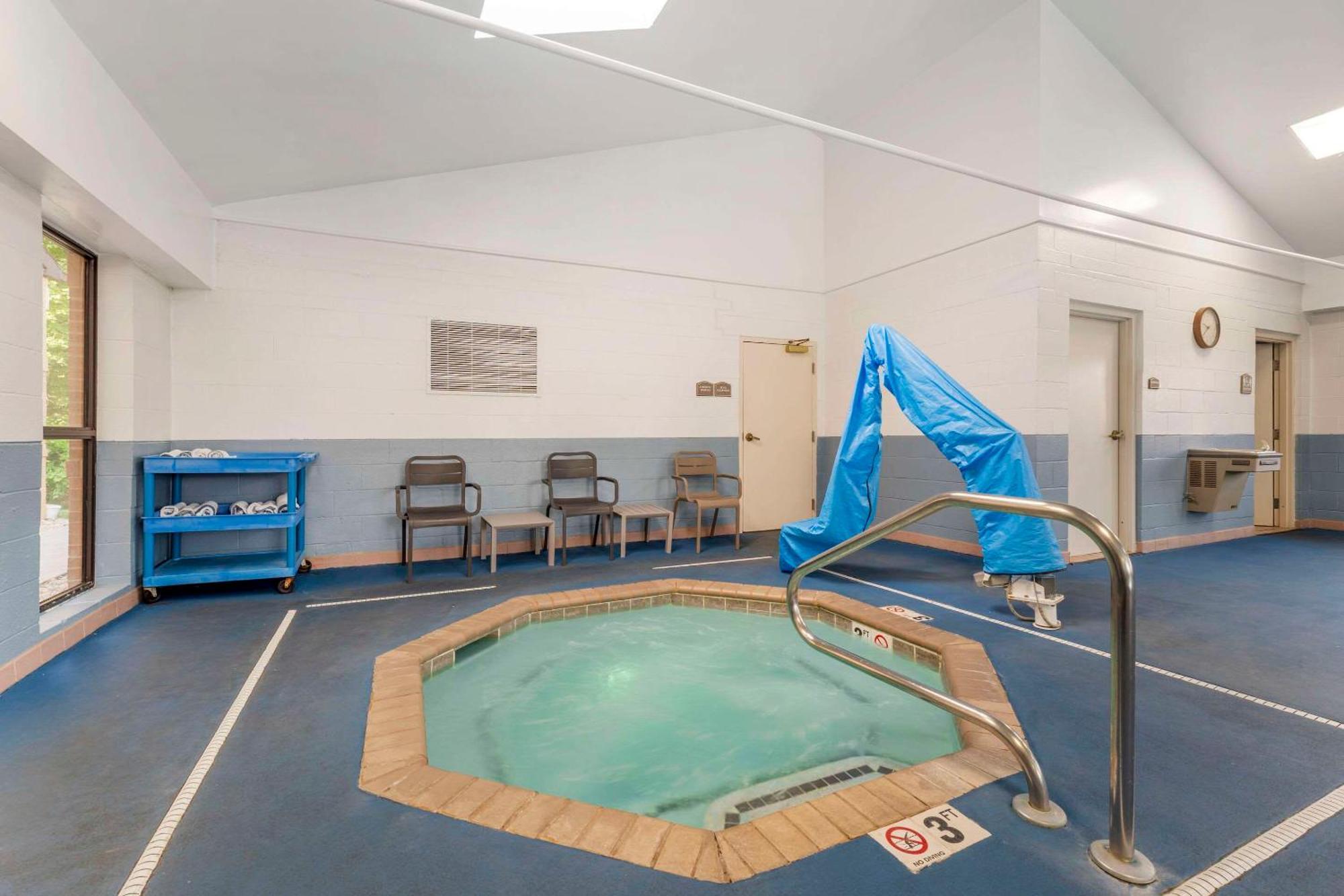 Hotel Comfort Inn&suites - Lavale - Cumberland 3*